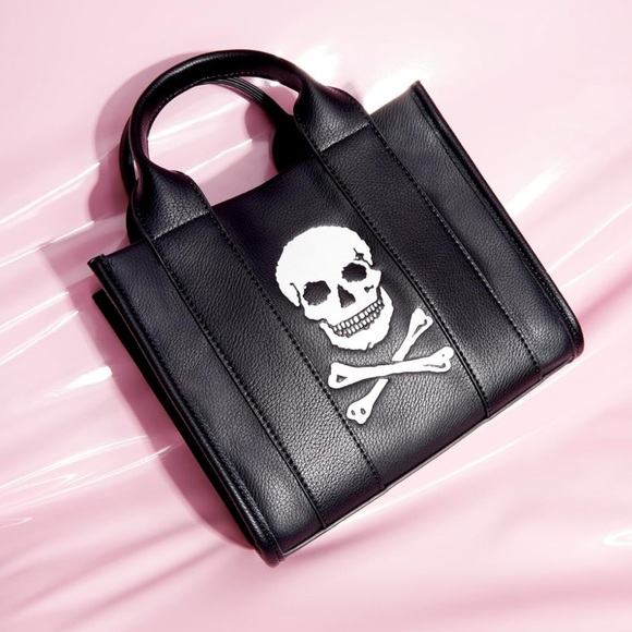 Betsey Johnson Deboss Small Skull & Crossbones Tote Bag Crossbody
Halloween ish! - Picture 1 of 7